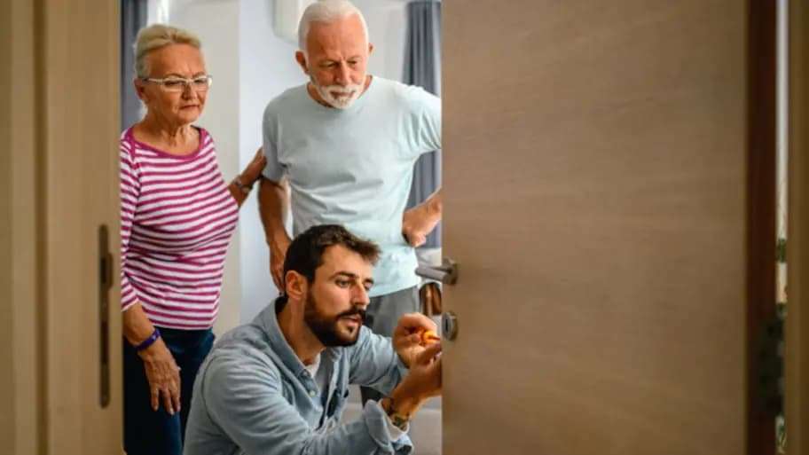 How Do You Tip a Locksmith? 1 How Do You Tip a Locksmith